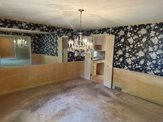 Chandelier, Empty room, Interior, Pendant Lights
