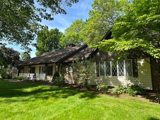 Backyard, Exterior, Facade, Ranch