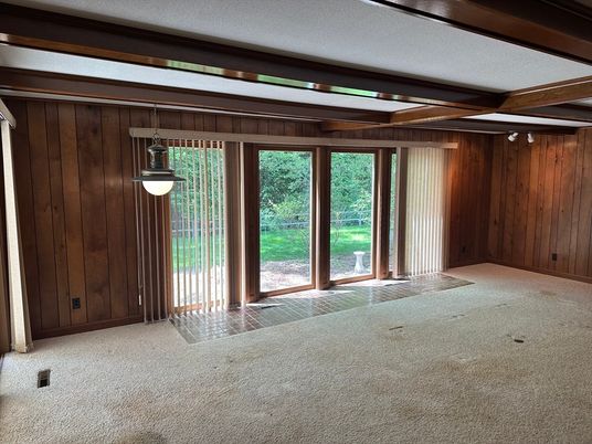 Empty room, Interior, Pendant Lights, Wooden Walls