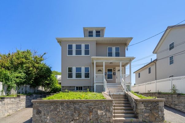 Exterior, Facade, American Foursquare