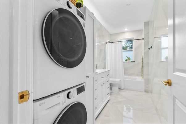 Bathroom, Interior, Marble, Recessed Lighting, Washer