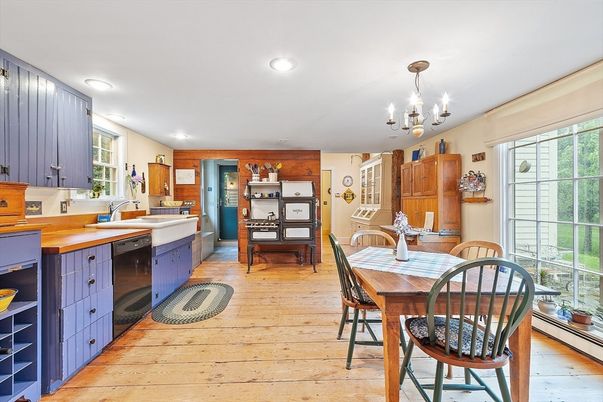 Chandelier, Dining room, Interior, Kitchen, Recessed Lighting, Wood Texture Flooring