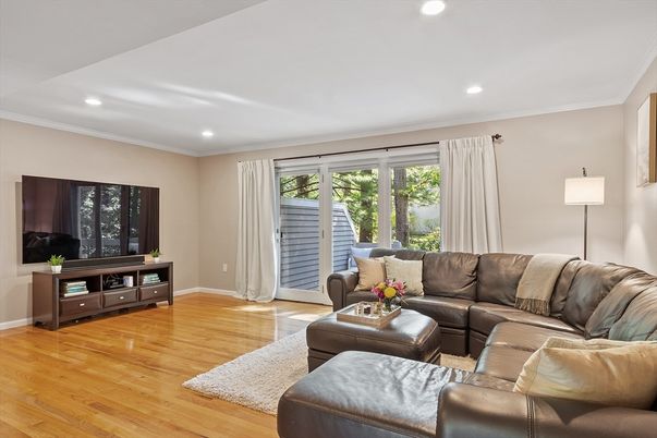Interior, Living room, Recessed Lighting, Wood Texture Flooring
