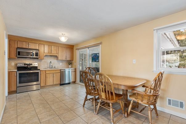 Dining room, Interior, Kitchen, Stainless Steel Appliances