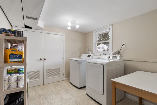 Interior, Washer, Wood Texture Flooring