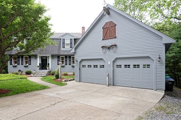 Attached, Exterior, Facade, Cape Cod