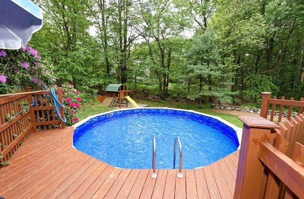 Exterior, Playground, Pool