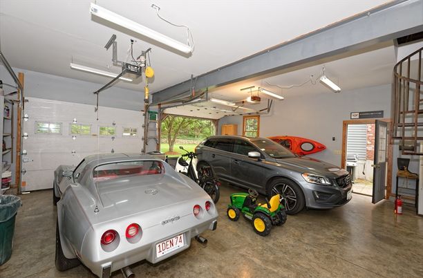 Garage, Interior