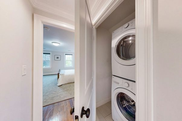 Interior, Utility Closets, Washer, Wood Texture Flooring