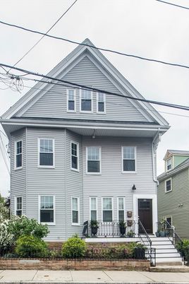 Exterior, Facade, Queen Anne Victorian