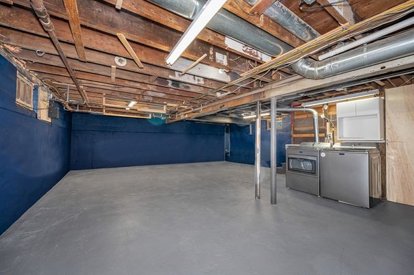 Interior, Washer, Wooden Beams