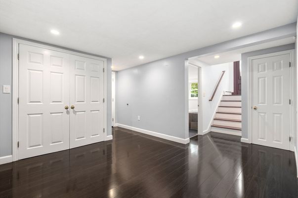 Empty room, Interior, Recessed Lighting, Wood Texture Flooring