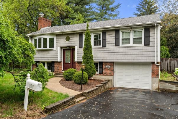 Attached, Exterior, Facade, Brick Facade, Raised Ranch