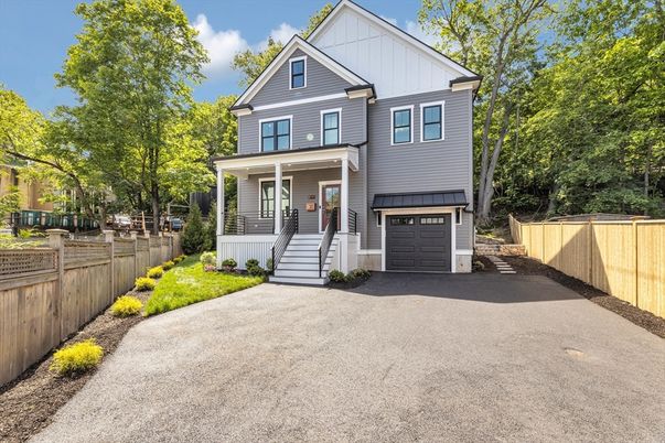 Attached, Exterior, Facade, Farmhouse