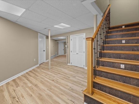 Interior, Recessed Lighting, Wood Texture Flooring