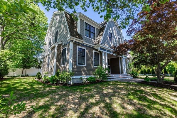 Backyard, Exterior, Facade, Queen Anne Victorian