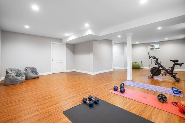 Fitness Equipment, Interior, Recessed Lighting, Wood Texture Flooring