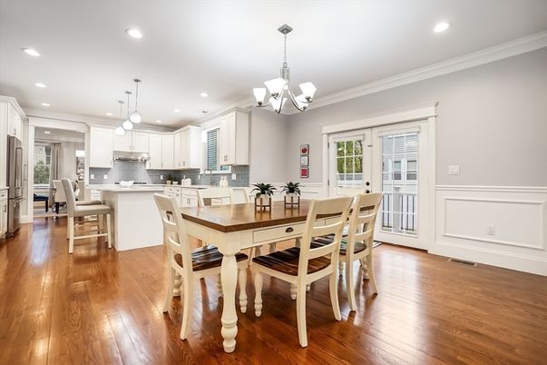 Chandelier, Dining room, Interior, Kitchen, Pendant Lights, Recessed Lighting, Wood Texture Flooring