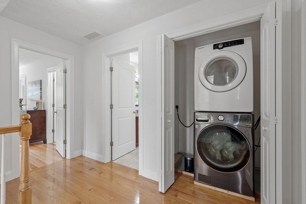 Interior, Utility Closets, Washer, Wood Texture Flooring