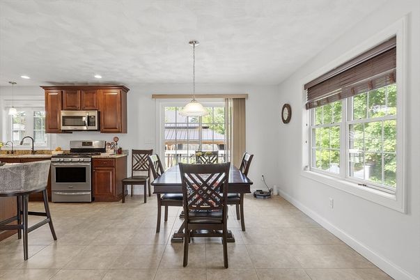 Dining room, Interior, Kitchen, Pendant Lights, Recessed Lighting, Stainless Steel Appliances