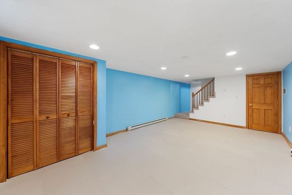 Empty room, Interior, Recessed Lighting