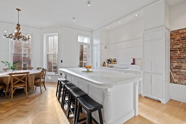 Chandelier, Dining room, Interior, Kitchen, Pendant Lights, Recessed Lighting, Stone Walls, Wood Texture Flooring