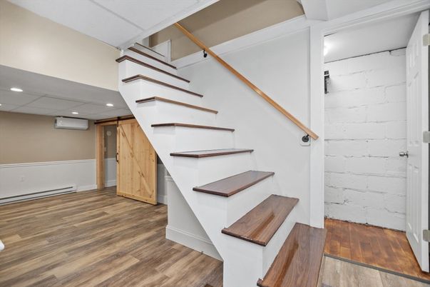 Interior, Recessed Lighting, Wood Texture Flooring