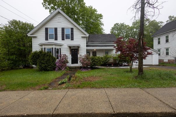 Exterior, Facade, Farmhouse
