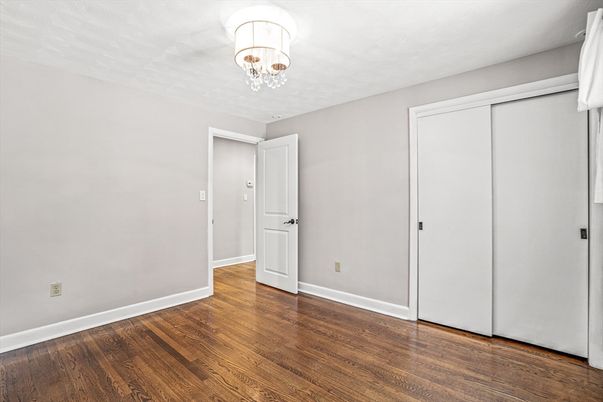 Chandelier, Empty room, Interior, Wood Texture Flooring