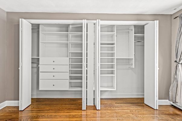 Interior, Walk-in Closets, Wood Texture Flooring