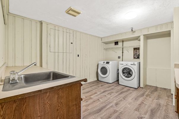 Interior, Washer, Wood Texture Flooring