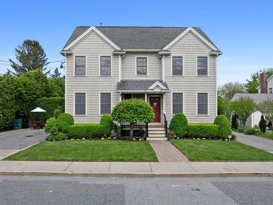 Exterior, Facade, Farmhouse