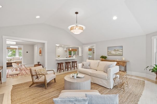 Interior, Living room, Pendant Lights, Recessed Lighting, Wood Texture Flooring