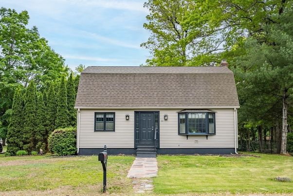 Exterior, Facade, Cape Cod