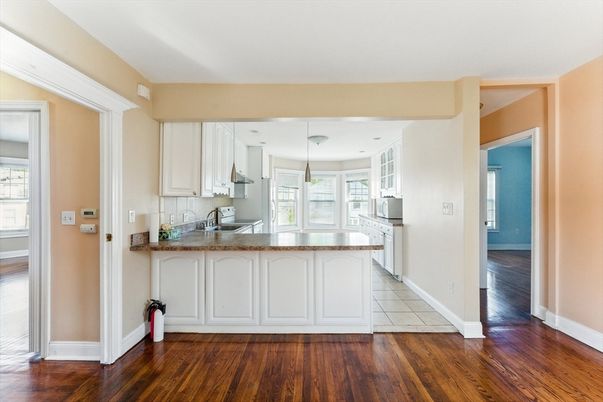 Interior, Kitchen, Pendant Lights, Wood Texture Flooring