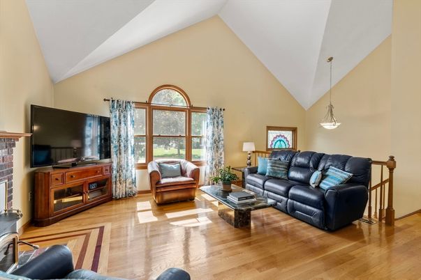 Interior, Living room, Pendant Lights, Wood Texture Flooring