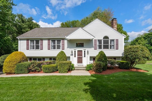 Backyard, Exterior, Facade, Raised Ranch