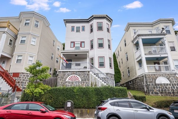 Exterior, Facade, Rowhouse
