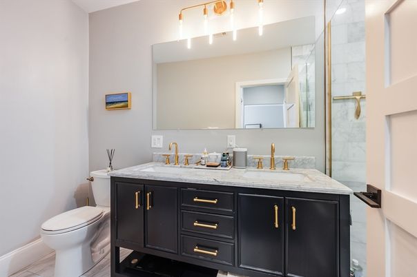 Bathroom, Dual Sink Vanities, Interior