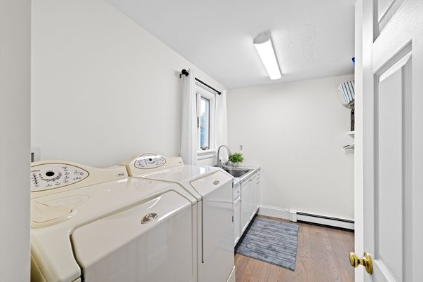 Interior, Washer, Wood Texture Flooring