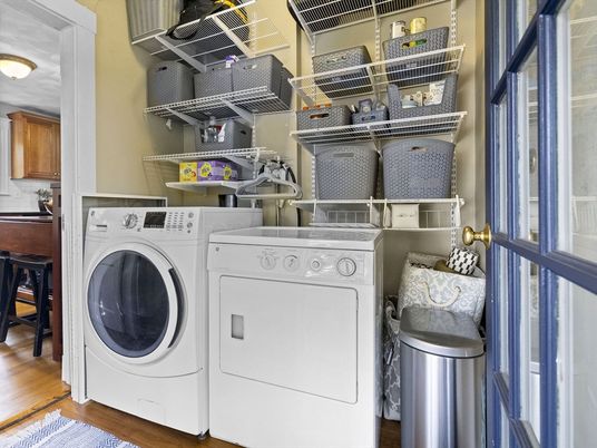 Interior, Utility Closets, Washer, Wood Texture Flooring