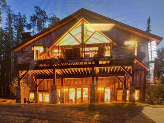 Exterior, Facade, Log Home