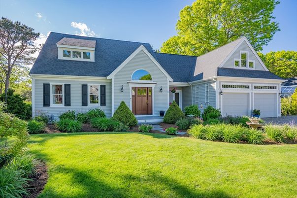 Attached, Exterior, Facade, Farmhouse