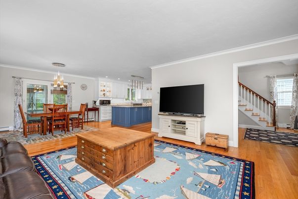 Chandelier, Dining room, Interior, Kitchen, Pendant Lights, Recessed Lighting, Wood Texture Flooring