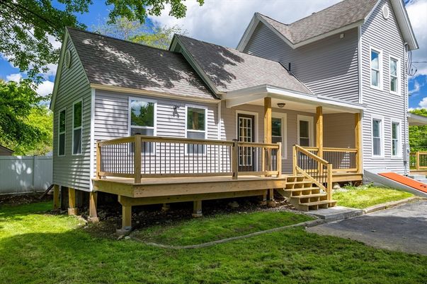 Exterior, Facade, Cape Cod