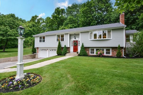 Attached, Exterior, Facade, Brick Facade, Raised Ranch
