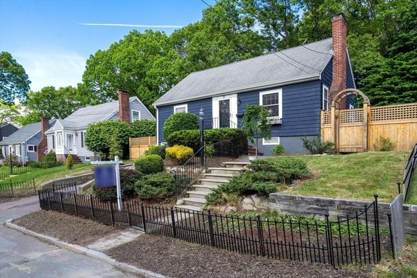 Backyard, Exterior, Facade, Cape Cod
