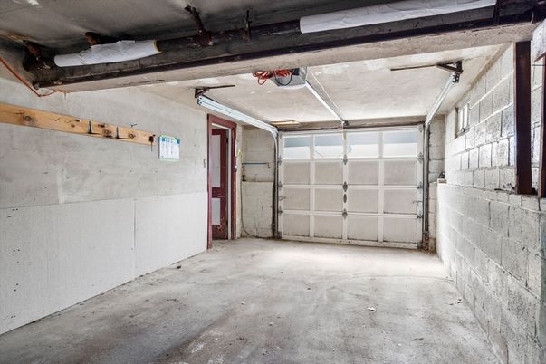 Garage, Interior, Wooden Beams