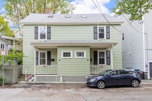 Exterior, Facade, American Foursquare