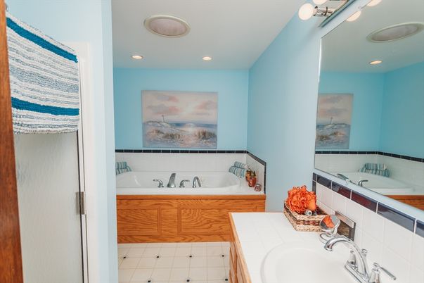 Bathroom, Interior, Recessed Lighting, Tile Countertops